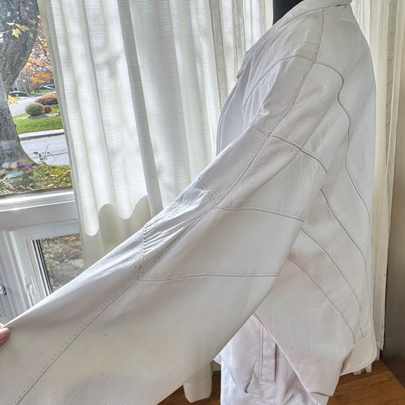 Vintage 1980s leather jacket, white oversized shoulders, batwing sleeves, 14/16 - Picture 5 of 13